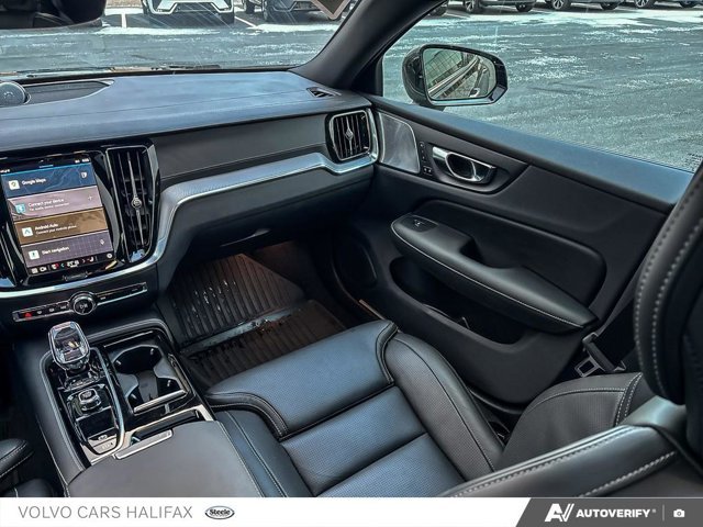 Volvo S60 Plug-In Hybrid Ultra Black Edition 2025-24