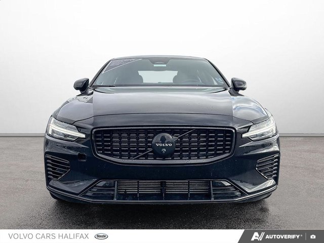 Volvo S60 Plug-In Hybrid Ultra Black Edition 2025-1