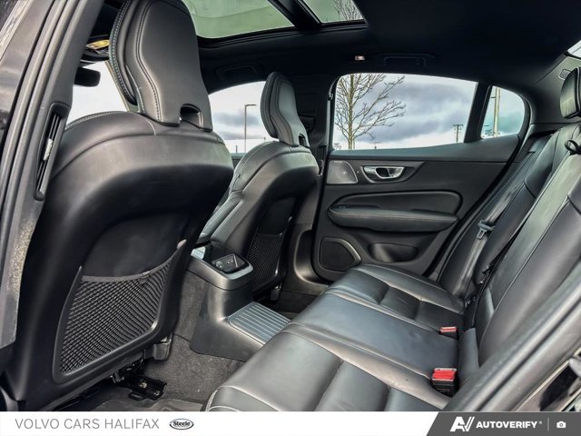 Volvo S60 Plug-In Hybrid Ultra Black Edition 2025-22