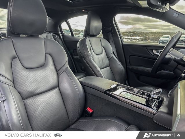 Volvo S60 Plug-In Hybrid Ultra Black Edition 2025-21