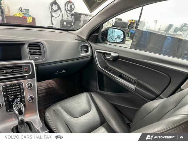 Volvo V60 Cross Country T5 Premier 2017-24