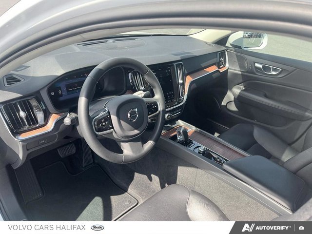 2023 Volvo V60 Cross Country Plus-10
