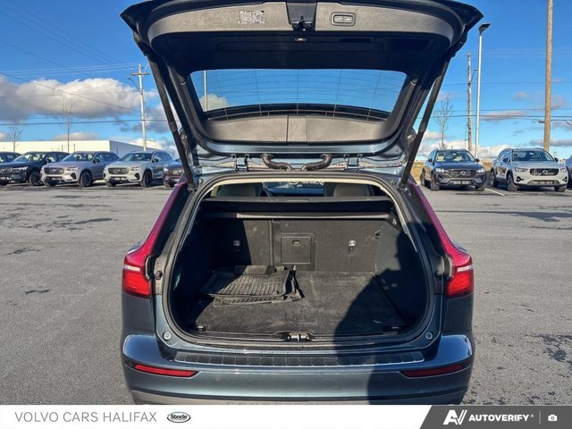 2025 Volvo V60 Cross Country Plus-11