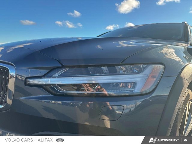 2025 Volvo V60 Cross Country Plus-7