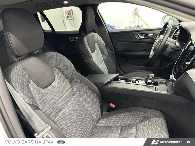 2023 Volvo V60 Core-21
