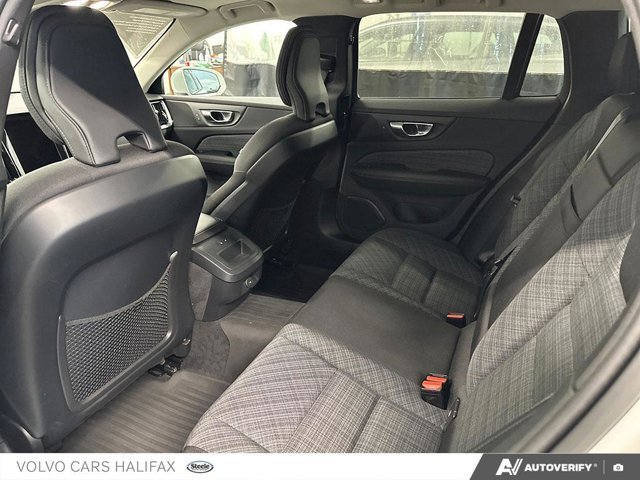 2023 Volvo V60 Core-22