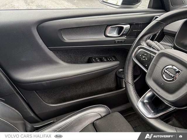 Volvo XC40 R-Design 2022-16