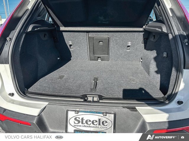 2023 Volvo XC40 Ultimate Dark Theme-9