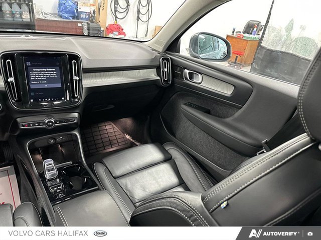 2023 Volvo XC40 Ultimate Bright Theme-24