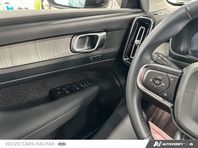 2024 Volvo XC40 Plus Dark Theme-16