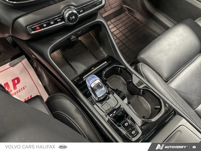 2024 Volvo XC40 Plus Dark Theme-17