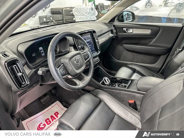 2024 Volvo XC40 Plus Dark Theme-12