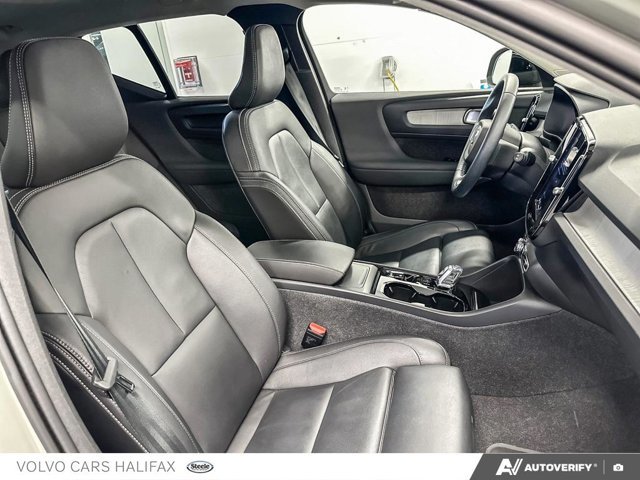 2024 Volvo XC40 Plus Dark Theme-21