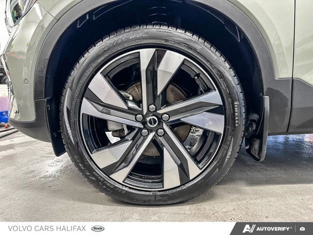 2024 Volvo XC40 Plus Dark Theme-5