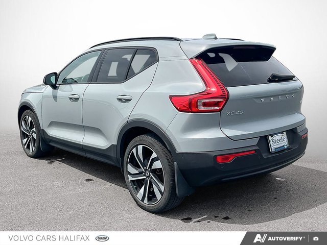 Volvo XC40 Plus Dark Theme 2024-3