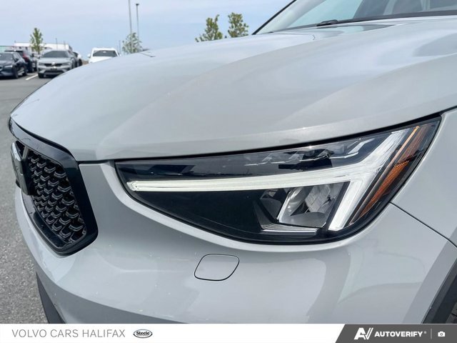 Volvo XC40 Plus Dark Theme 2024-7