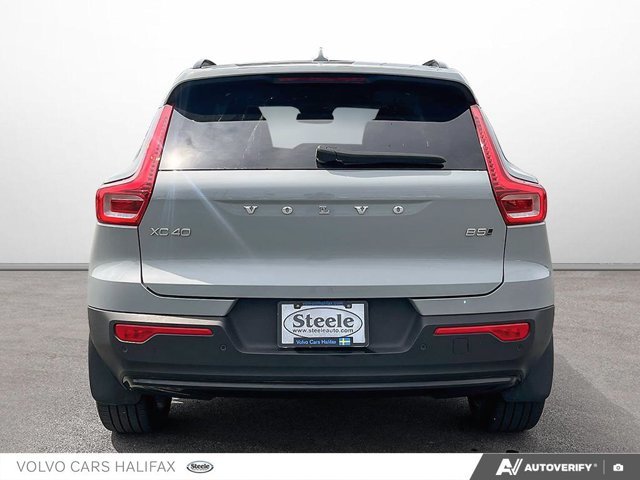 Volvo XC40 Plus Dark Theme 2024-4