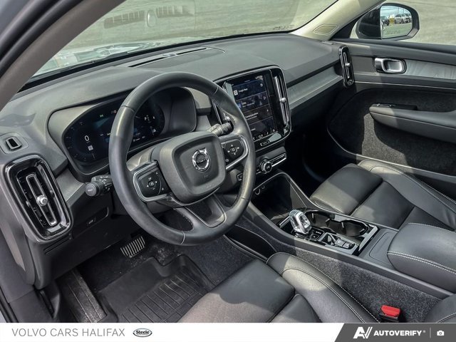Volvo XC40 Plus Dark Theme 2024-11