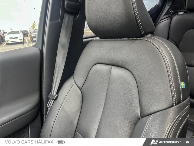 Volvo XC40 Plus Dark Theme 2024-18