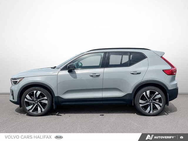 Volvo XC40 Plus Dark Theme 2024-2