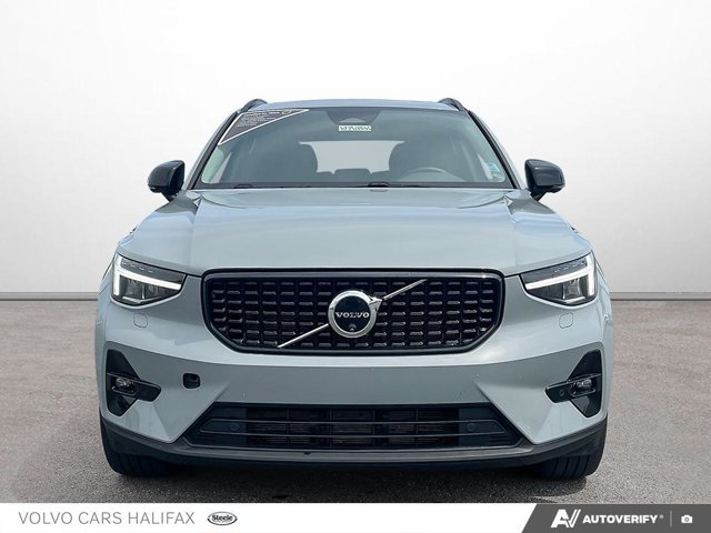 Volvo XC40 Plus Dark Theme 2024-1