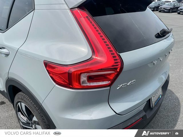 Volvo XC40 Plus Dark Theme 2024-9