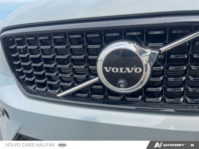 Volvo XC40 Plus Dark Theme 2024-8