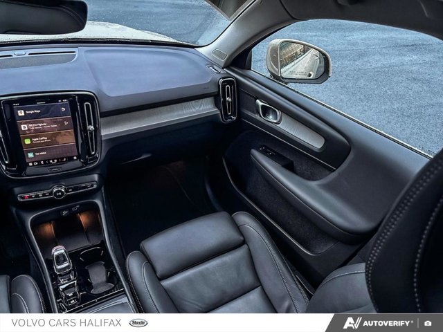 2025 Volvo XC40 Plus Bright Theme-24