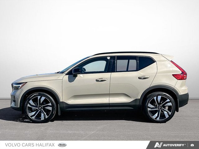 2025 Volvo XC40 Plus Dark Theme-2