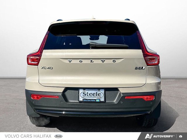 2025 Volvo XC40 Plus Dark Theme-4