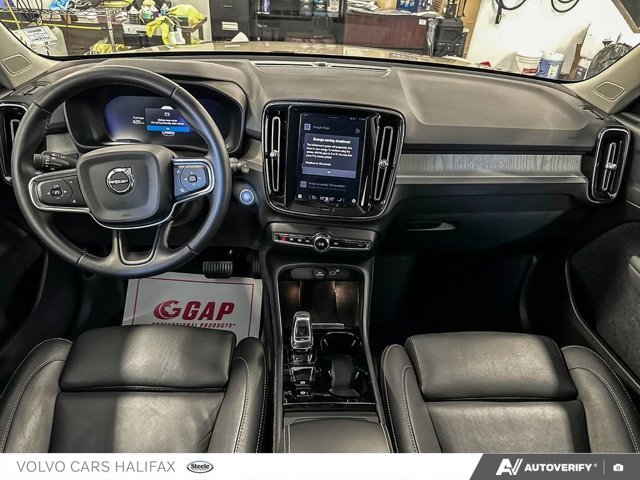 2025 Volvo XC40 Plus Dark Theme-23