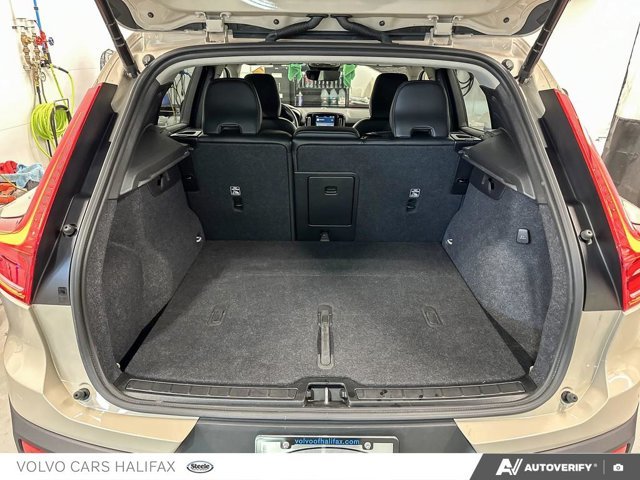 2025 Volvo XC40 Plus Dark Theme-11