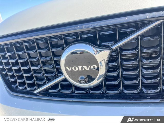 Volvo XC40 Plus Dark Theme 2025-8