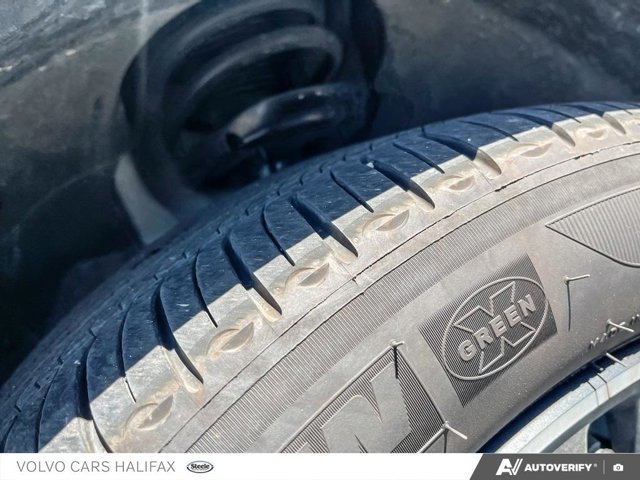 Volvo XC40 Plus Dark Theme 2025-6