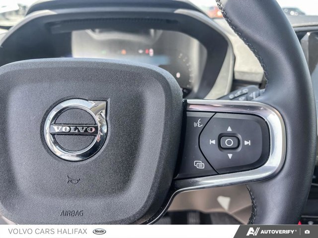 Volvo XC40 Plus Dark Theme 2025-14