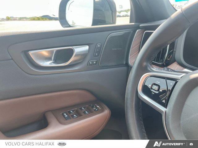 2025 Volvo XC60 Plug-In Hybrid Ultra Dark Theme-14
