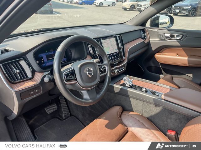 2025 Volvo XC60 Plug-In Hybrid Ultra Dark Theme-10