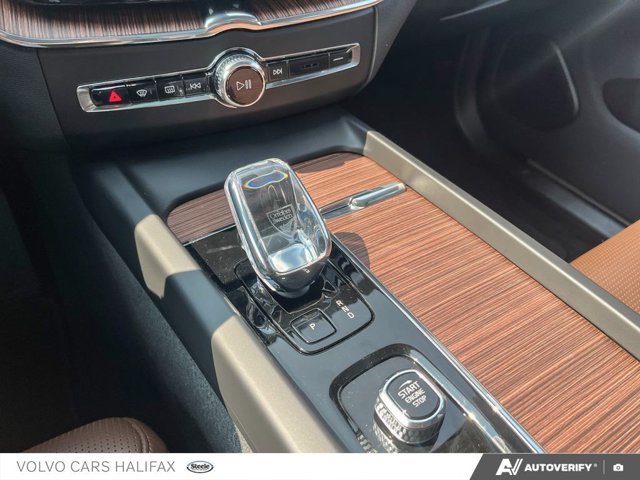 2025 Volvo XC60 Plug-In Hybrid Ultra Dark Theme-15