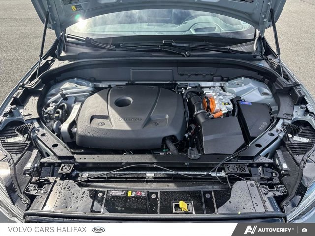 2026 Volvo XC60 Plug-In Hybrid Ultra Black Edition-9