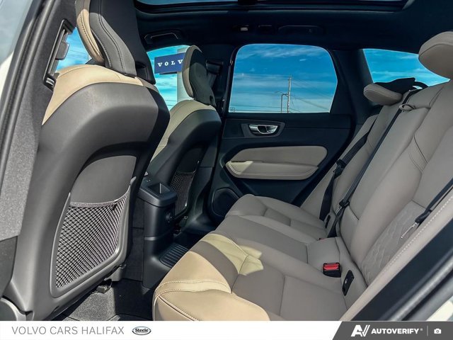 Volvo XC60 Plug-In Hybrid Plus Dark Theme 2026-22