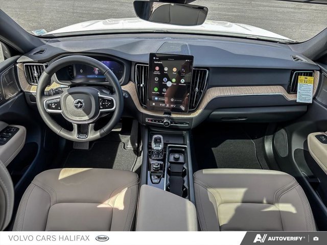 Volvo XC60 Plug-In Hybrid Plus Dark Theme 2026-23