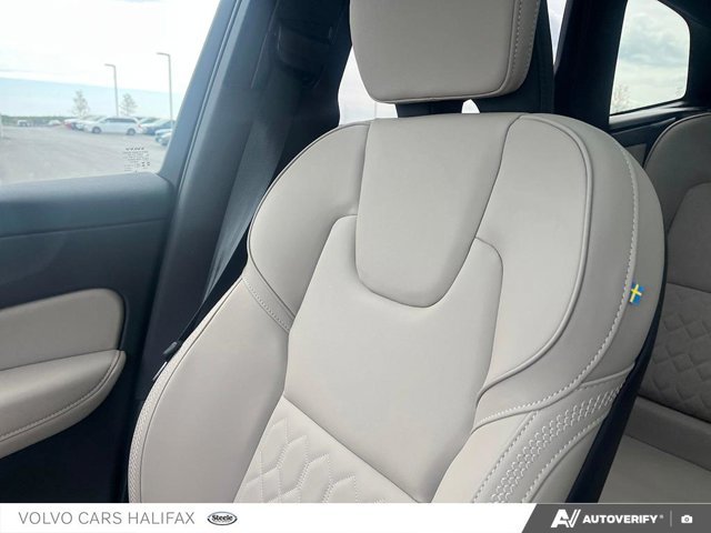 2026 Volvo XC60 Plug-In Hybrid Plus Dark Theme-19