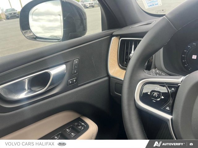 2026 Volvo XC60 Plug-In Hybrid Plus Dark Theme-15