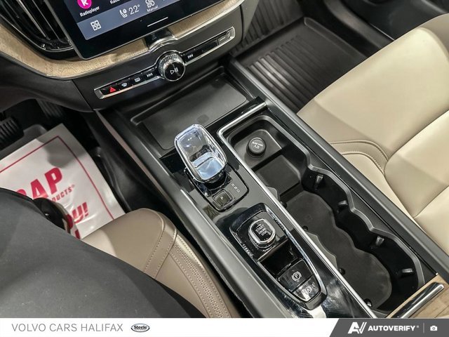 Volvo XC60 Plug-In Hybrid Plus Dark Theme 2026-17