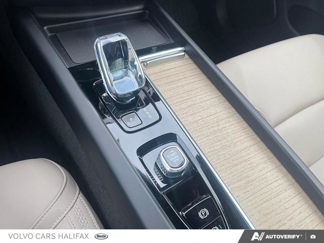 2026 Volvo XC60 Plug-In Hybrid Plus Dark Theme-16