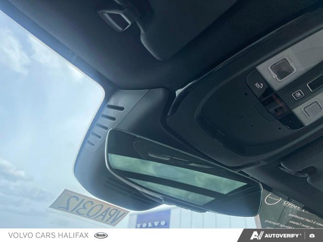 2026 Volvo XC60 Plug-In Hybrid Plus Dark Theme-18