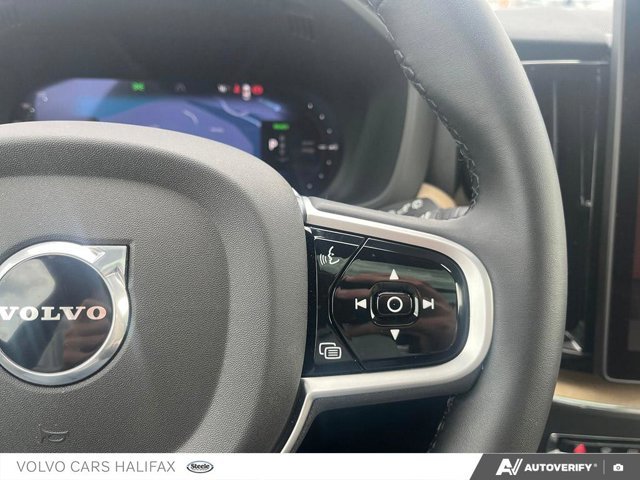 2026 Volvo XC60 Plug-In Hybrid Plus Dark Theme-14
