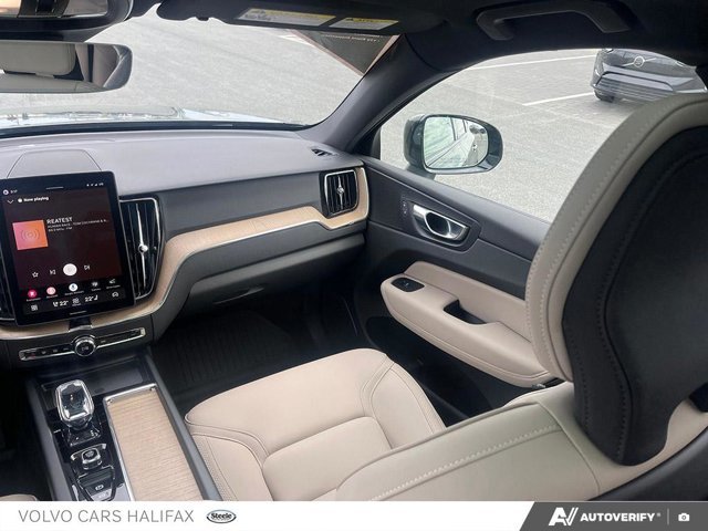 2026 Volvo XC60 Plug-In Hybrid Plus Dark Theme-23