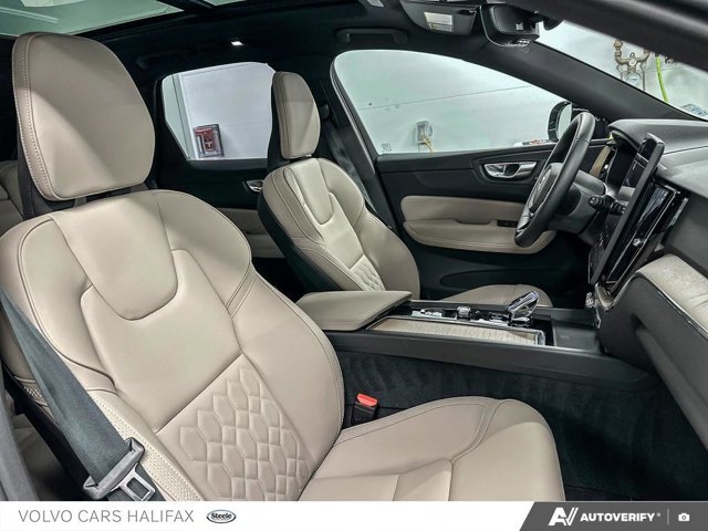 Volvo XC60 Plug-In Hybrid Plus Dark Theme 2026-21