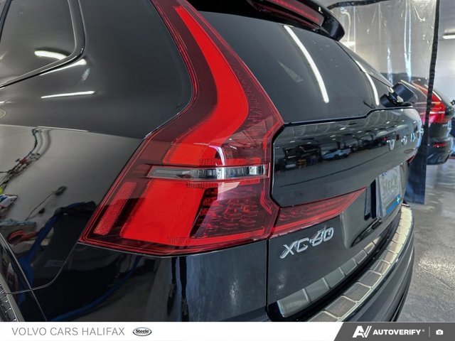 2026 Volvo XC60 Plug-In Hybrid Ultra Dark Theme-10
